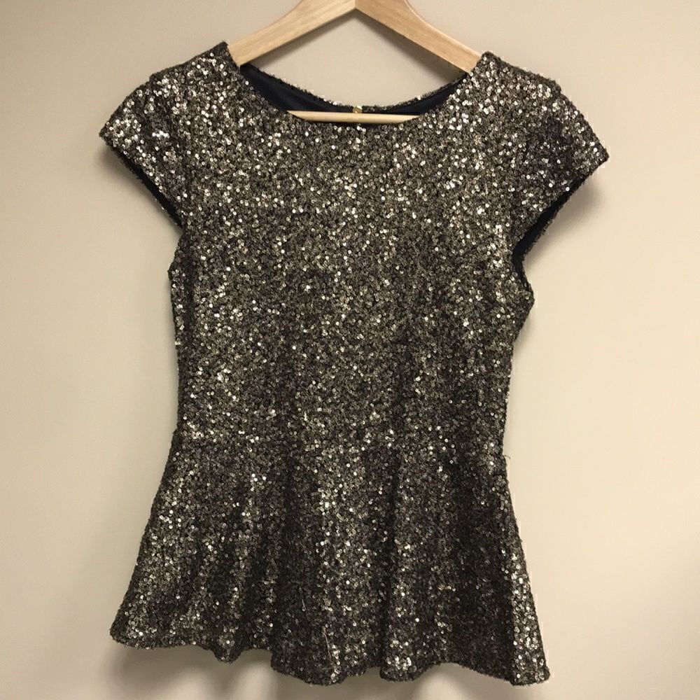 Sequined cap sleeve flare waist top. Size S